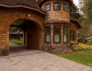 carriage house